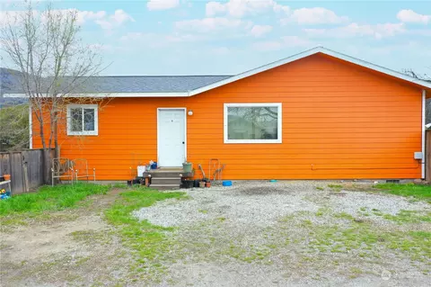 406 10th Ave, Oroville, WA 98844