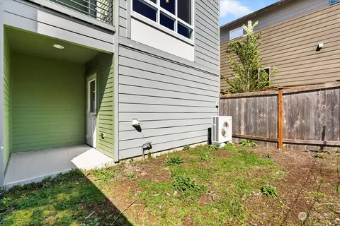 Exterior - 17905 35th Ave SE #A1, Bothell, WA 98012 photo 7 of 8