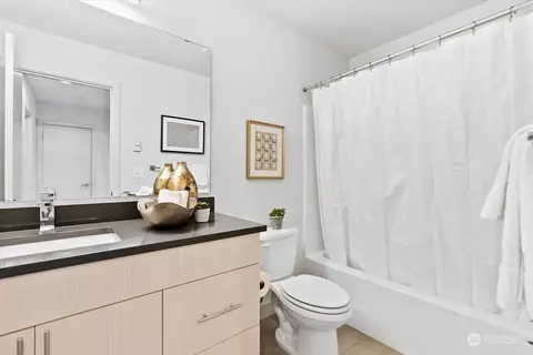 Bath - 17905 35th Ave SE #A1, Bothell, WA 98012 photo 3 of 3