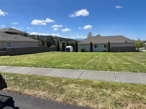 32 Yvette Pl, Sequim, WA 98382 photo 2