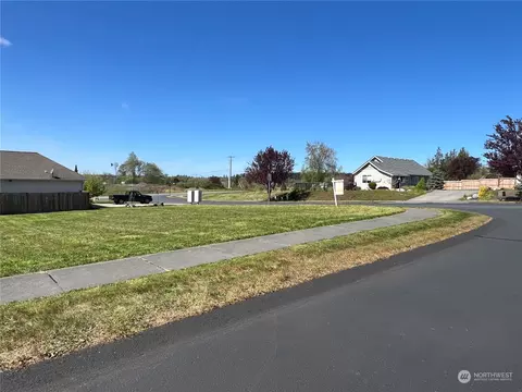 32 Yvette Pl, Sequim, WA 98382