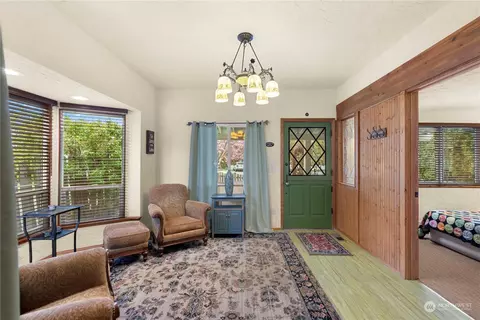 Entry Way - 307 E Wapato Ave, Chelan, WA 98816 photo 1 of 2