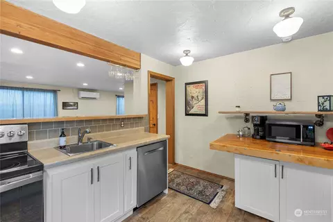 Kitchen - 307 E Wapato Ave, Chelan, WA 98816 photo 3 of 3