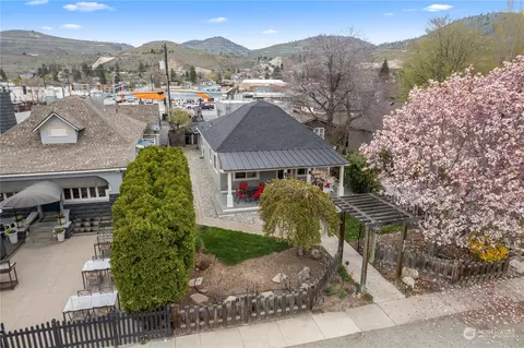Exterior - 307 E Wapato Ave, Chelan, WA 98816 photo 3 of 10