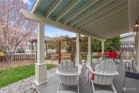 Exterior - 307 E Wapato Ave, Chelan, WA 98816 photo 10 of 10