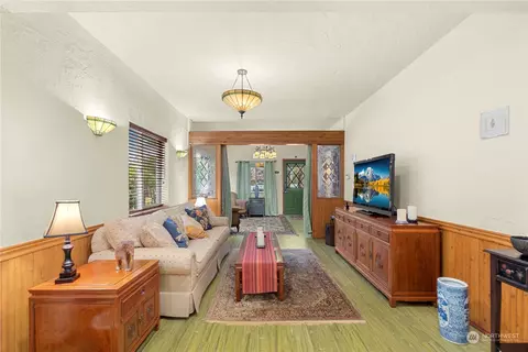 Living - 307 E Wapato Ave, Chelan, WA 98816 photo 3 of 3