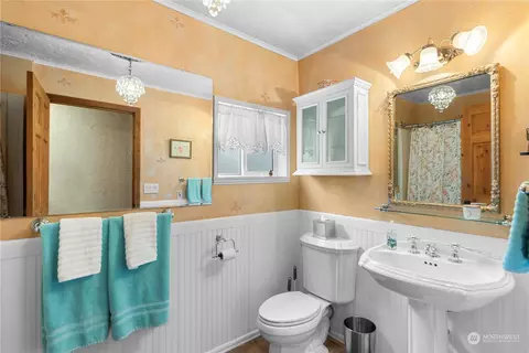 Bath - 307 E Wapato Ave, Chelan, WA 98816 photo 1 of 1