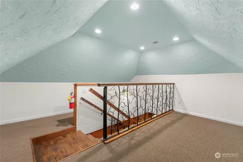 Entry Way - 307 E Wapato Ave, Chelan, WA 98816 photo 2 of 2
