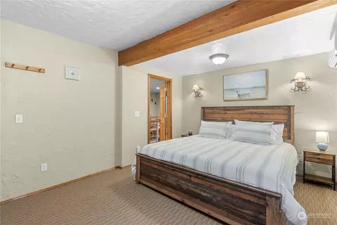 Bedroom - 307 E Wapato Ave, Chelan, WA 98816 photo 2 of 4