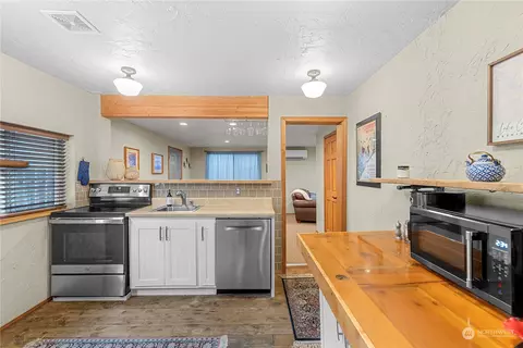 Kitchen - 307 E Wapato Ave, Chelan, WA 98816 photo 1 of 3