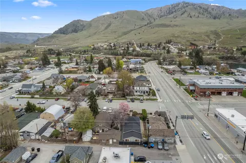 View/Area - 307 E Wapato Ave, Chelan, WA 98816 photo 4 of 5