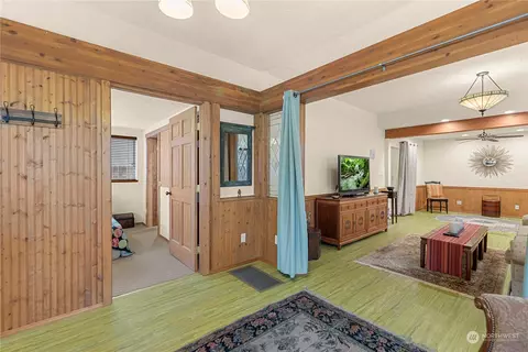 Bedroom - 307 E Wapato Ave, Chelan, WA 98816 photo 1 of 4
