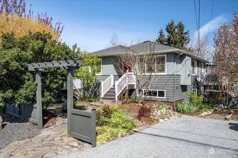 318 NW 88th St, Seattle, WA 98117