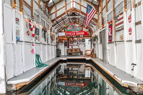 5401 Yacht Club Rd #B-203, Tacoma, WA 98407