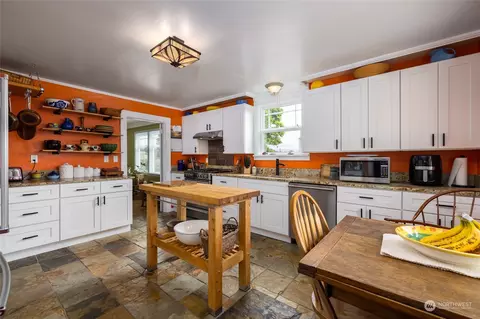 Kitchen - 16244 Field Rd, Bow, WA 98232 photo 4 of 4