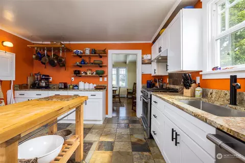 Kitchen - 16244 Field Rd, Bow, WA 98232 photo 2 of 4