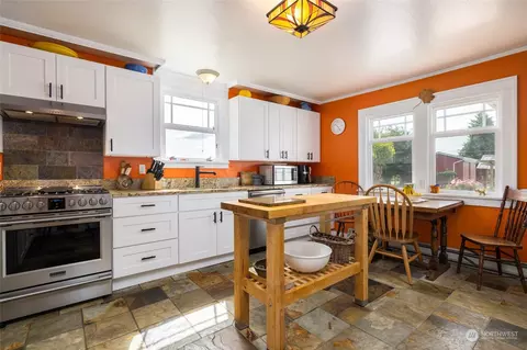 Kitchen - 16244 Field Rd, Bow, WA 98232 photo 1 of 4