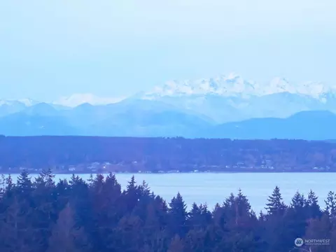 19046 11th Ave NW, Shoreline, WA 98177