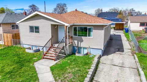 1207 1209 E Kiernan Ave, Spokane, WA 99207