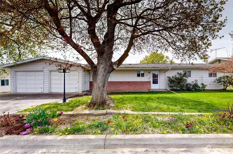 612 SE Scenic View Dr, College Place, WA 99324
