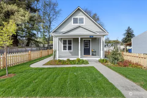 921 E Victoria Ave, Burlington, WA 98233