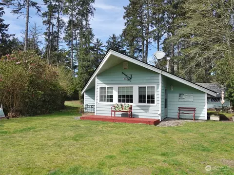 836 Schooner Ct SE, Ocean Shores, WA 98569