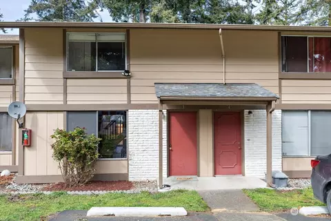 800 SW Harrier Cir #3, Oak Harbor, WA 98277