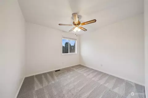 Bedroom - 444 Burger Pl, Enumclaw, WA 98022 photo 2 of 2