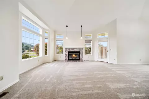 Living - 444 Burger Pl, Enumclaw, WA 98022 photo 1 of 3
