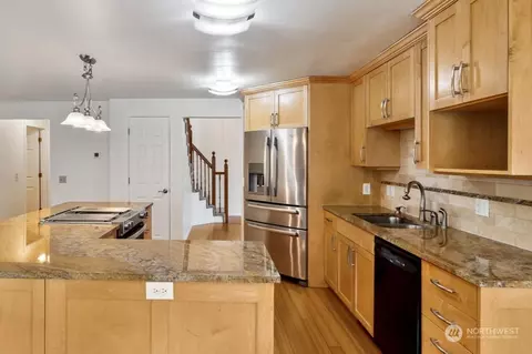 Kitchen - 444 Burger Pl, Enumclaw, WA 98022 photo 2 of 3