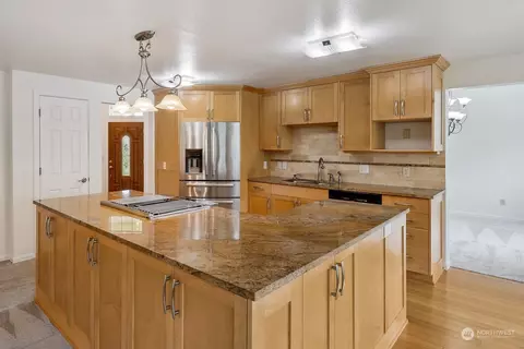 Kitchen - 444 Burger Pl, Enumclaw, WA 98022 photo 3 of 3