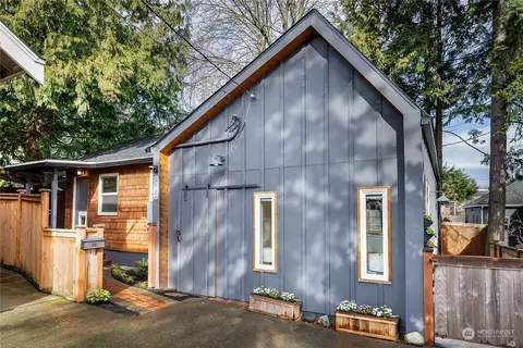 914 N 89th St, Seattle, WA 98103