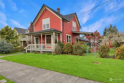 1112 5th St, Anacortes, WA 98221