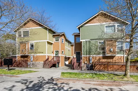 4904 Linden Ave N, Seattle, WA 98103