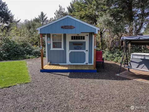 185 Satsop St SW, Ocean Shores, WA 98569