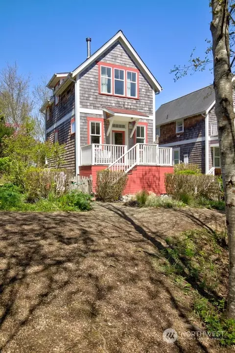 67 Lily Ln, Pacific Beach, WA 98571