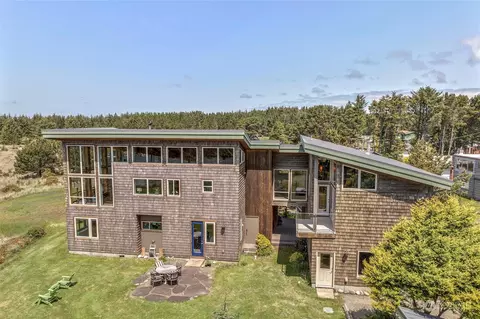 16401 M St, Long Beach, WA 98631