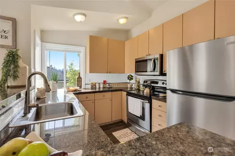 Kitchen - 16101 Bothell Everett Hwy #C304, Mill Creek, WA 98012 photo 2 of 2