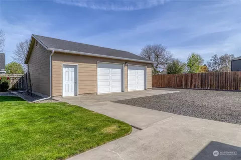Exterior - 27 Sullivan Pl, Walla Walla, WA 99362 photo 5 of 8