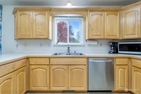 Kitchen - 27 Sullivan Pl, Walla Walla, WA 99362 photo 2 of 2