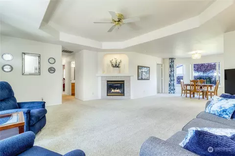 Living - 27 Sullivan Pl, Walla Walla, WA 99362 photo 3 of 3