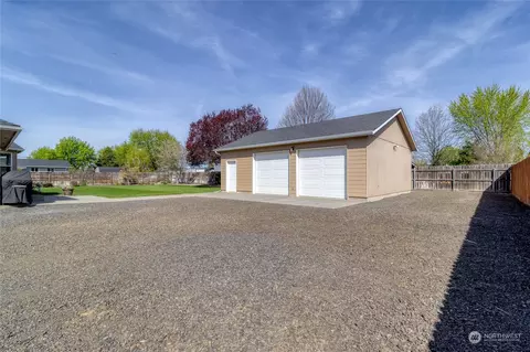 Exterior - 27 Sullivan Pl, Walla Walla, WA 99362 photo 4 of 8