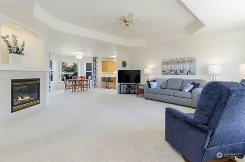 Living - 27 Sullivan Pl, Walla Walla, WA 99362 photo 2 of 3