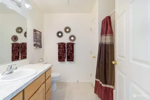Bath - 27 Sullivan Pl, Walla Walla, WA 99362 photo 2 of 3