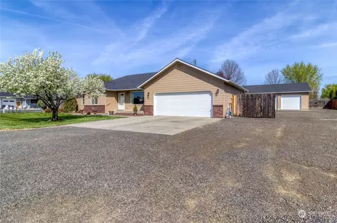 Exterior - 27 Sullivan Pl, Walla Walla, WA 99362 photo 3 of 8