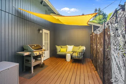 Exterior - 16905 17th Ave SE, Bothell, WA 98012 photo 2 of 5