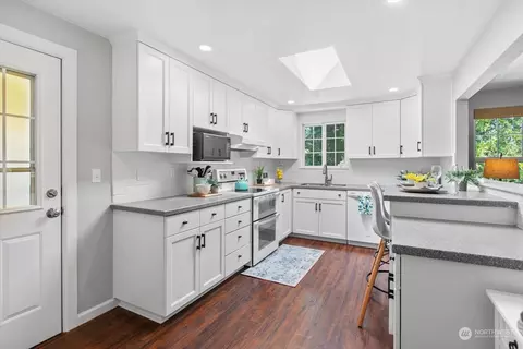 Kitchen - 16905 17th Ave SE, Bothell, WA 98012 photo 1 of 5