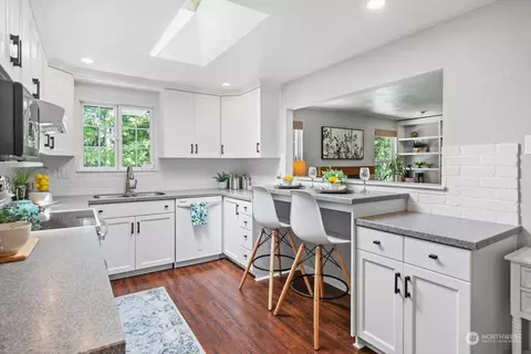 Kitchen - 16905 17th Ave SE, Bothell, WA 98012 photo 2 of 5