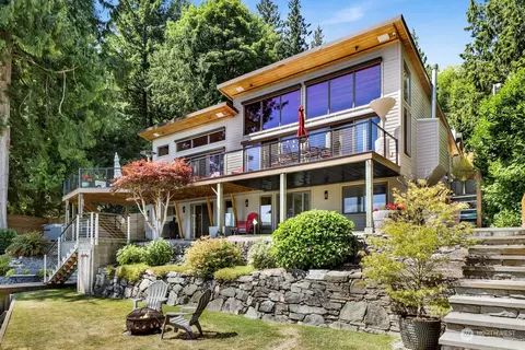374 W Lake Samish Dr, Bellingham, WA 98229