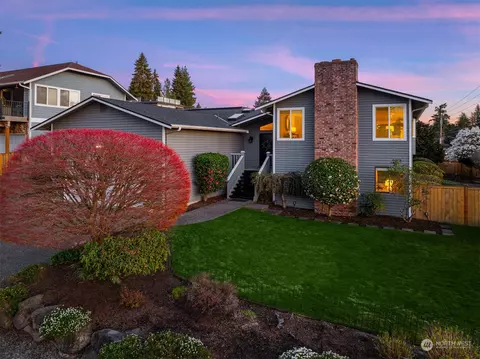 917 9th Ave S, Edmonds, WA 98020
